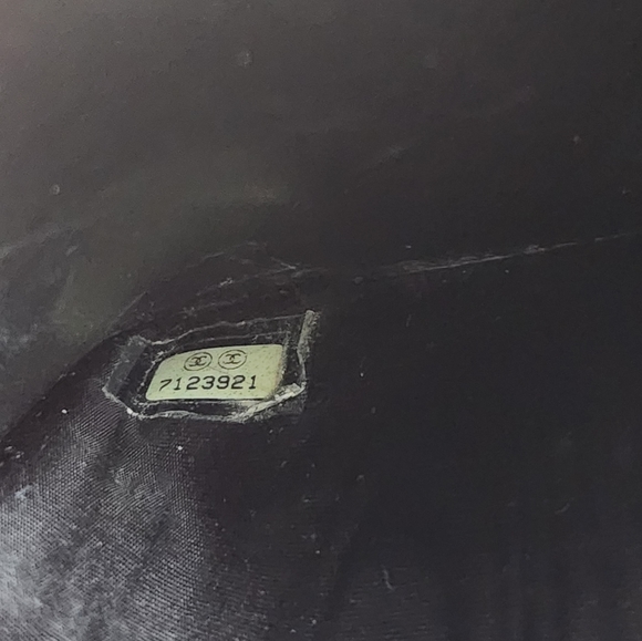 CHANEL CC Logo Caviar Skin Bifold Wallet - Picture 5 of 7